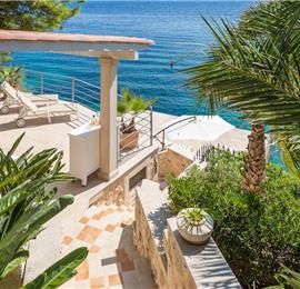 Luxury 6 Bedroom Seafront Villa with pool and Separate Apartment along Secluded Beach near Hvar Town, Sleeps 10-12